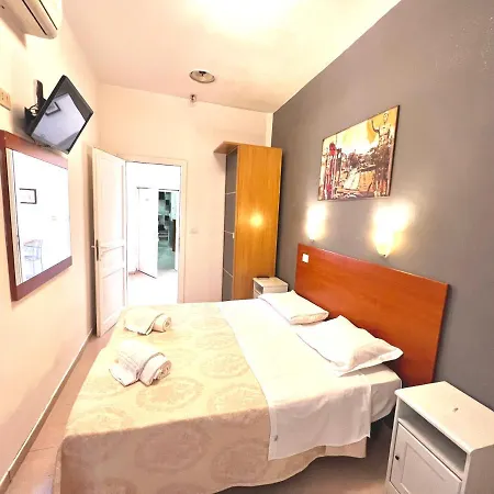 Alius And Freerome Hotel
